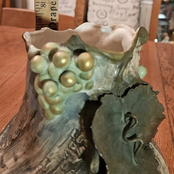 Amphora Porcelain Vase with Raised Grapes and Leaves Art Nouveau Turn of Century - Picture 16 of 16